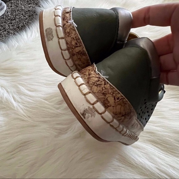 Basics Orthopedic Slip-on Shoes Size 7.5 - Picture 8 of 9